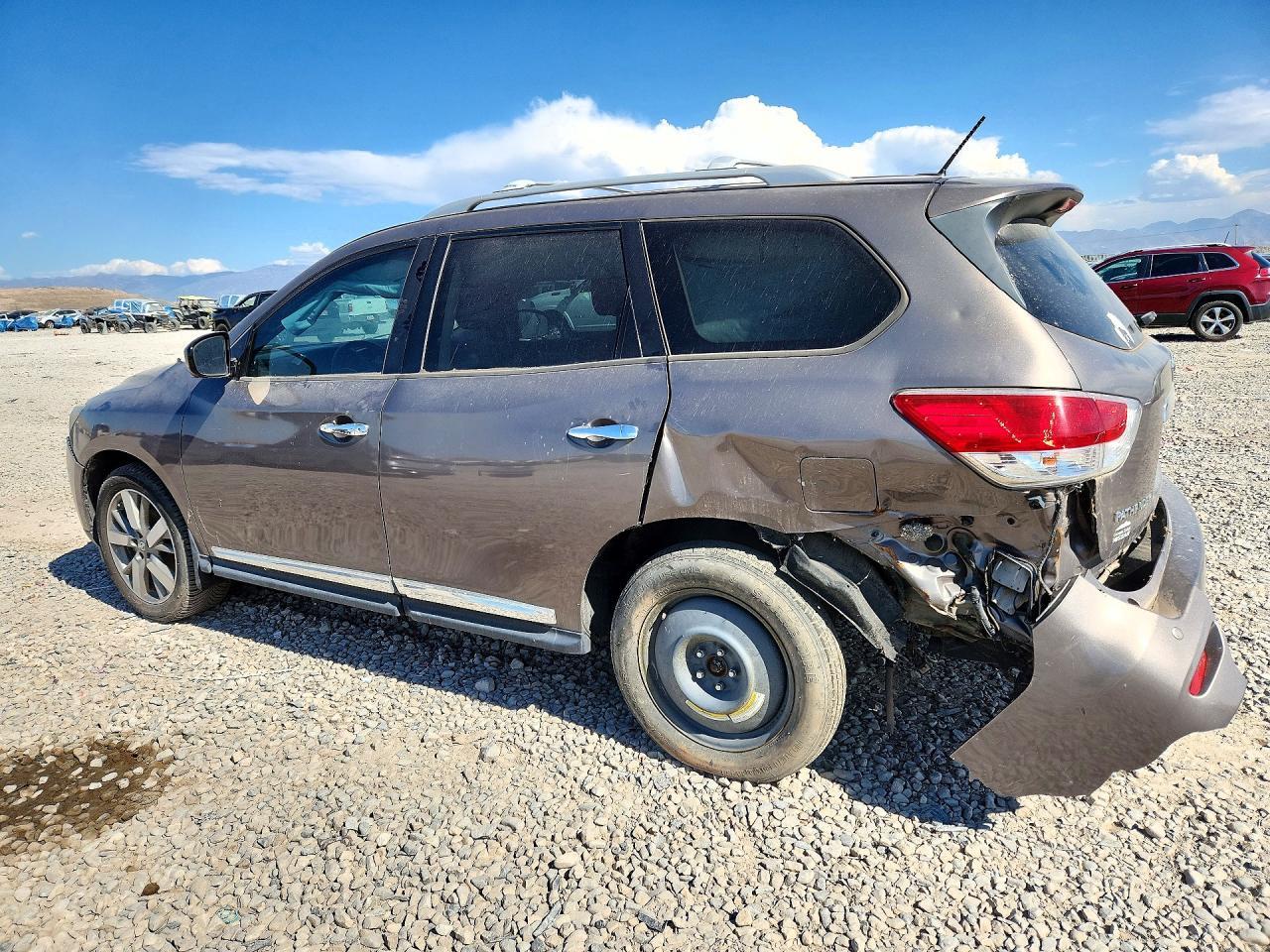 2013 Nissan Pathfinder S - Фото 2