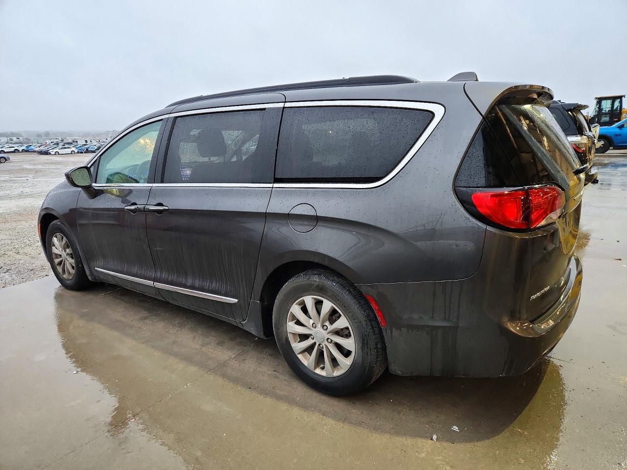 2017 Chrysler Pacifica Touring L - Image 2