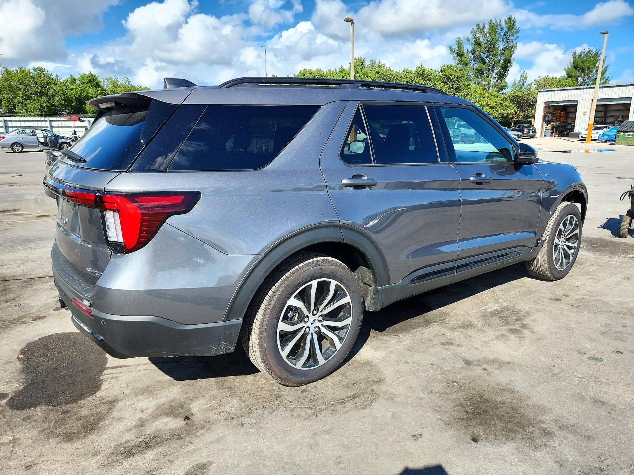 2025 Ford Explorer St-Line - Фото 3