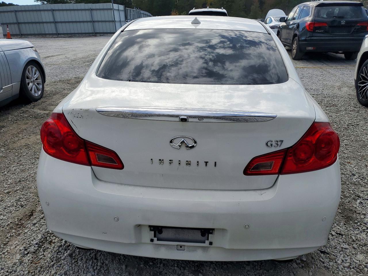 2011 Infiniti G37 Sedan Journey - Image 6