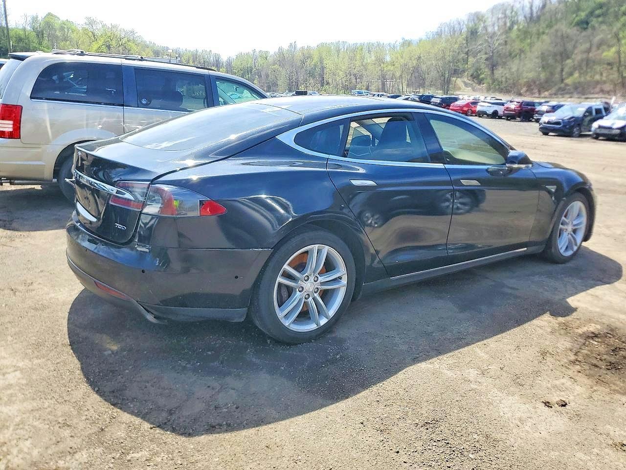 2015 Tesla Model S - Image 3