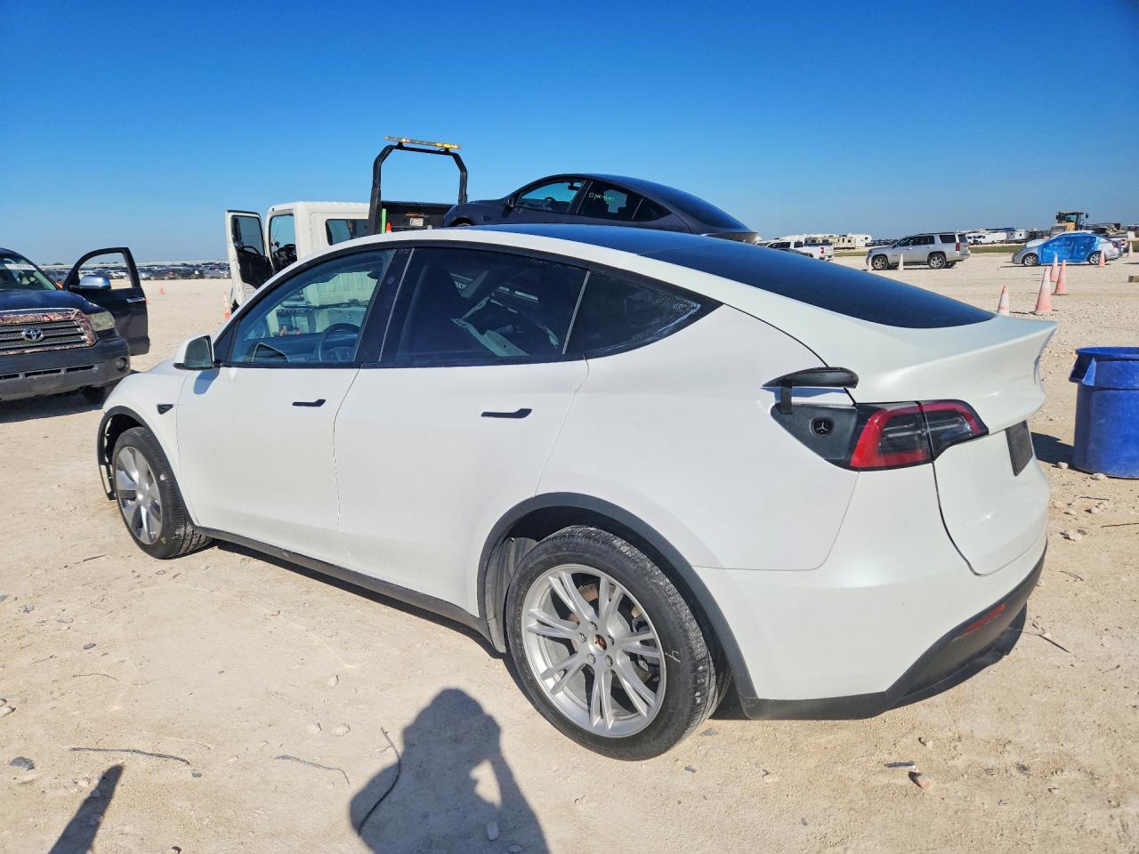 2023 Tesla Model Y - Фото 2