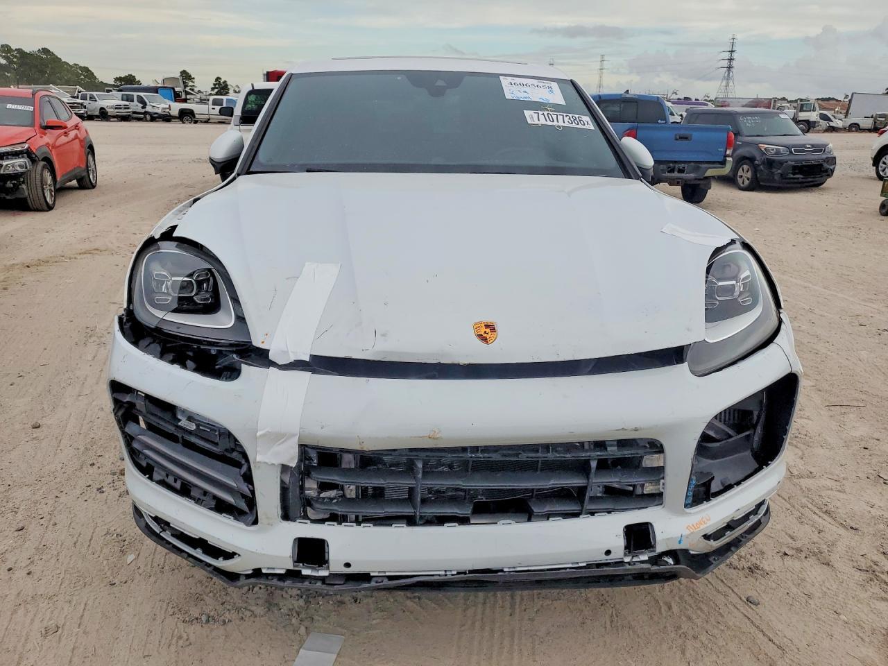 2023 Porsche Cayenne Platinum Edition - Image 5