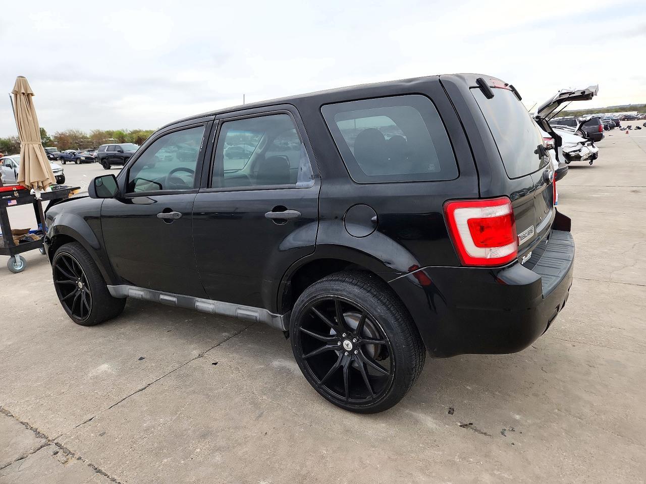 2010 Ford Escape Xls - Image 2