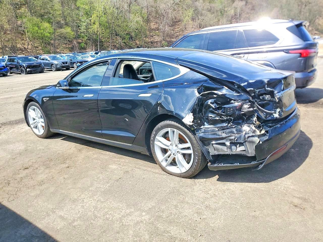 2015 Tesla Model S - Image 2
