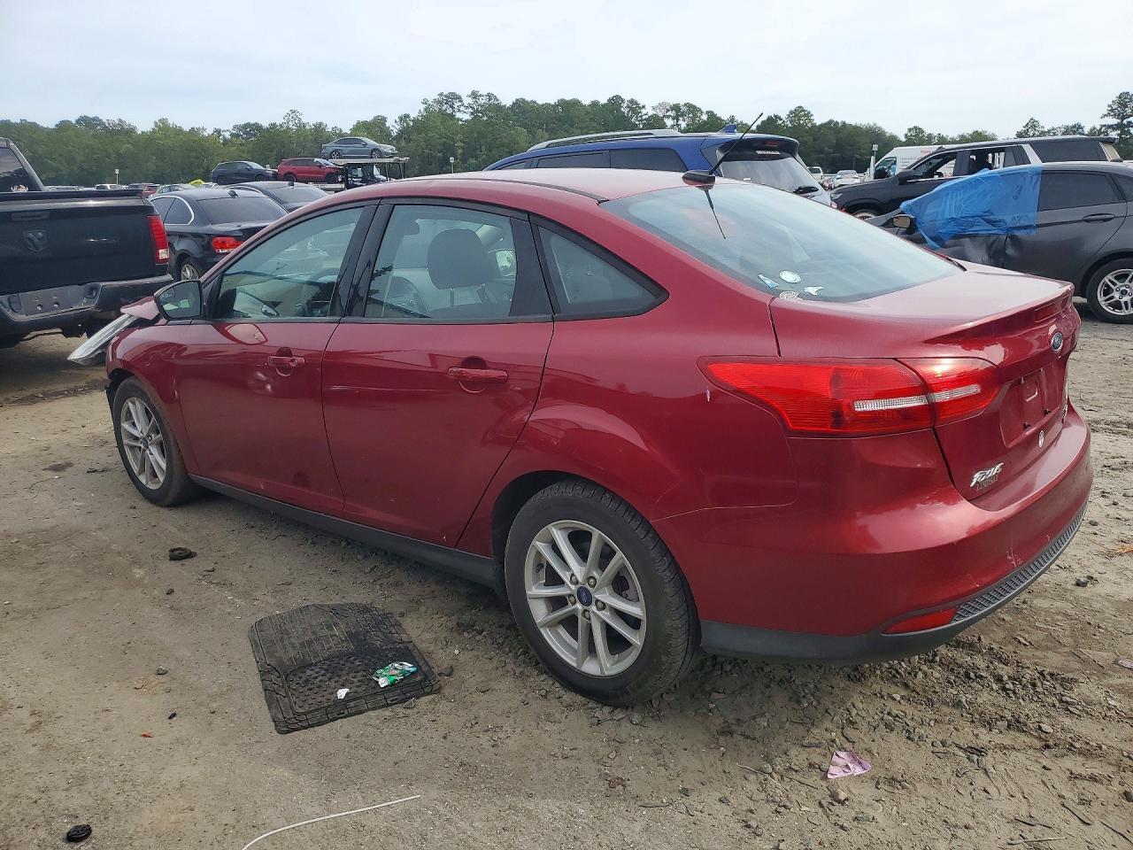 2017 Ford Focus Se - Image 2