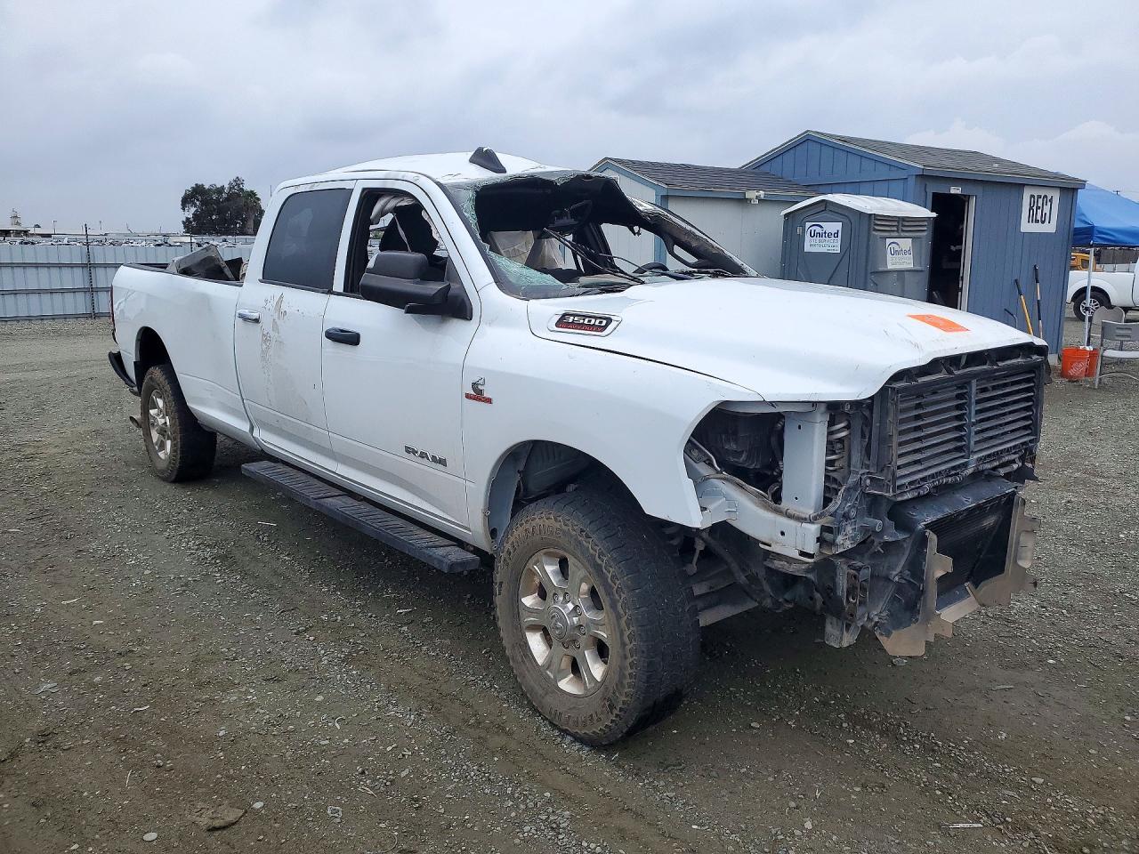 2022 Ram 3500 Tradesman - Фото 4