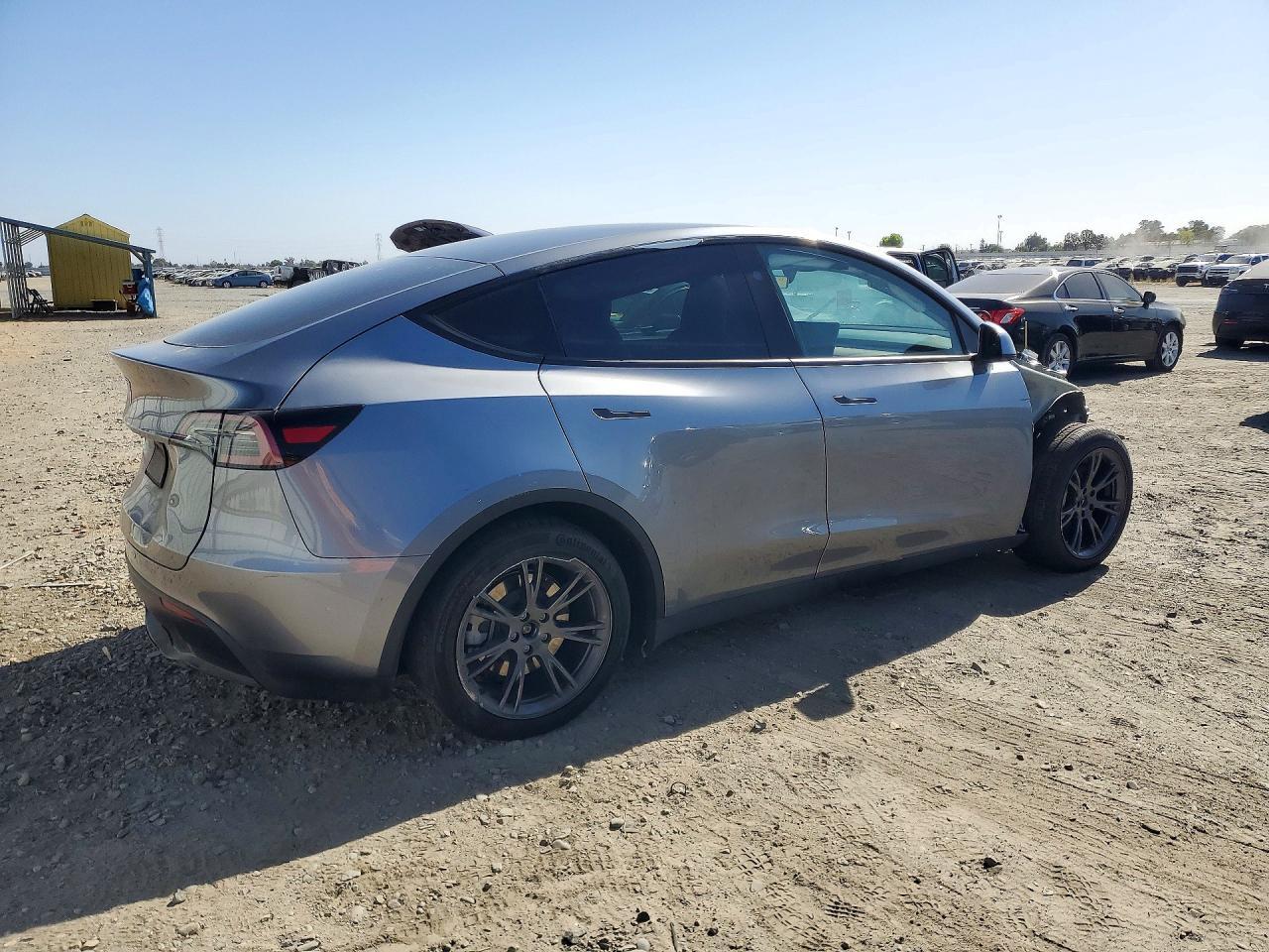 2024 Tesla Model Y - Фото 3