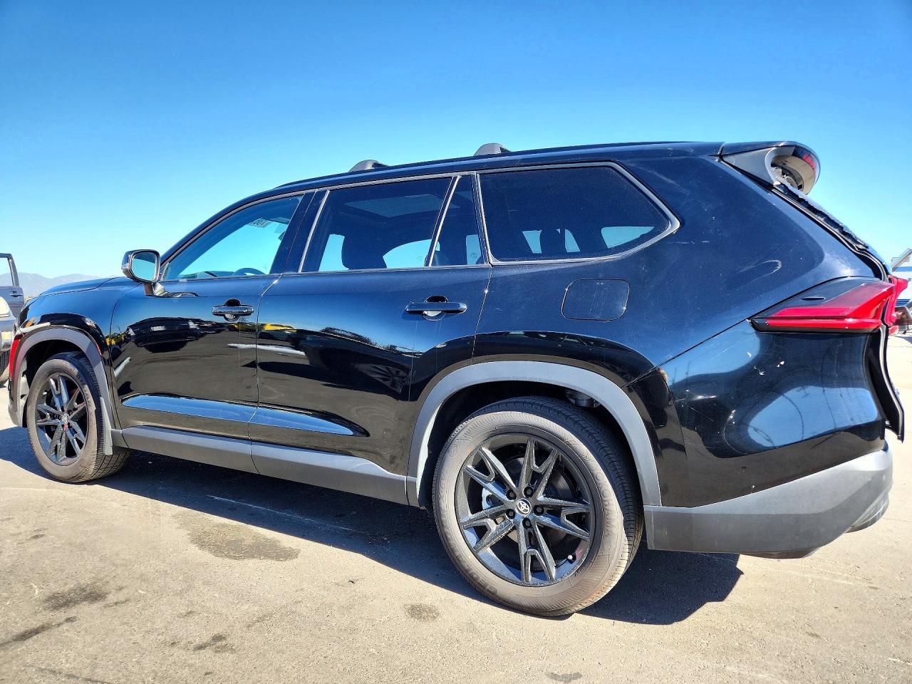 2026 Toyota Grand Highlander Hybrid Nightshade - Image 2