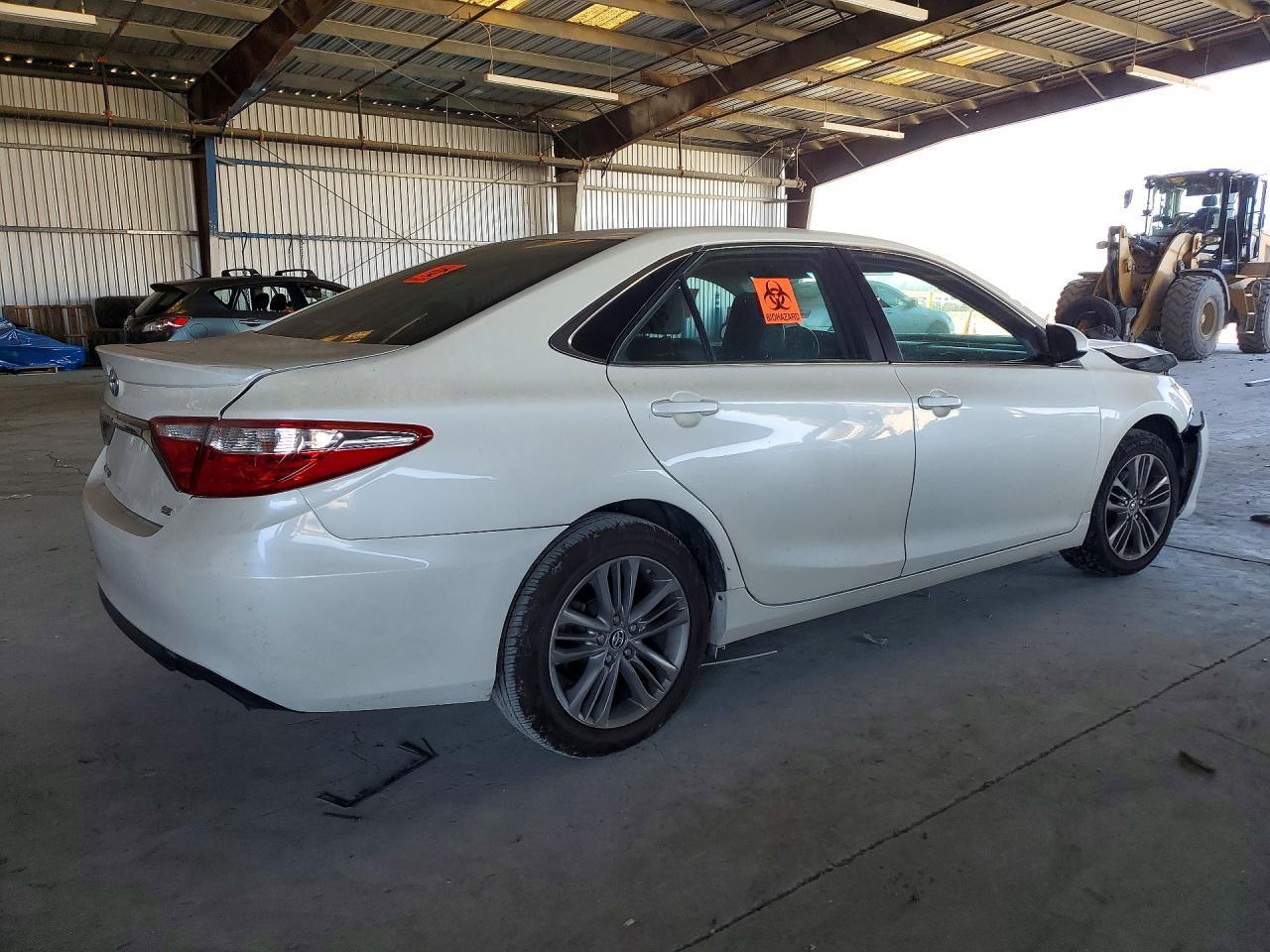 2016 Toyota Camry Se - Image 3