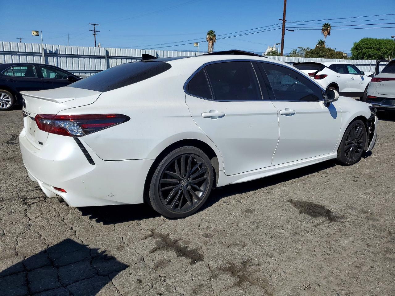 2021 Toyota Camry Xse - Фото 3