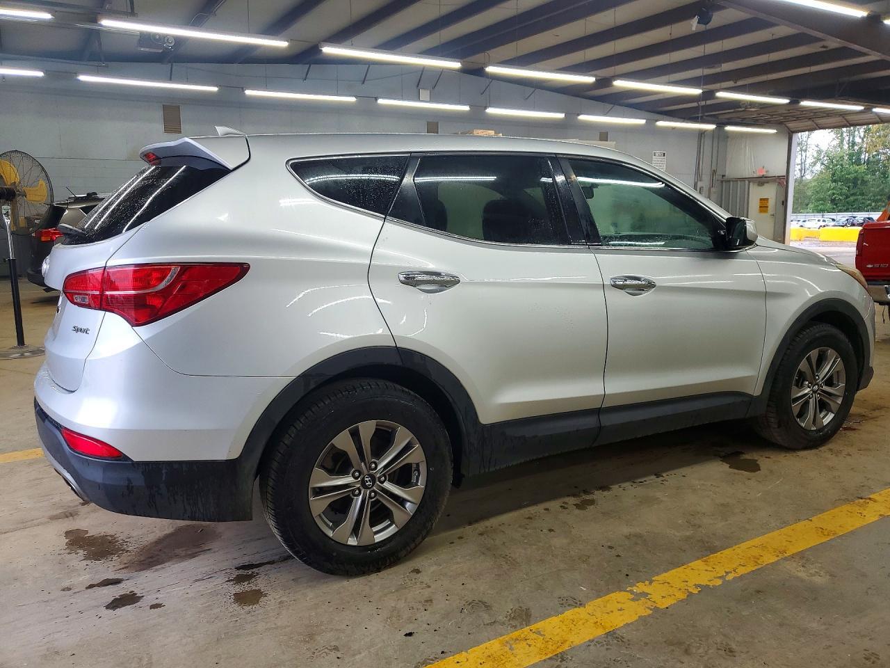 2016 Hyundai Santa Fe Sport 2.4L - Image 3