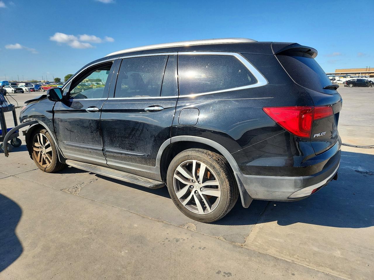 2017 Honda Pilot Elite - Фото 2