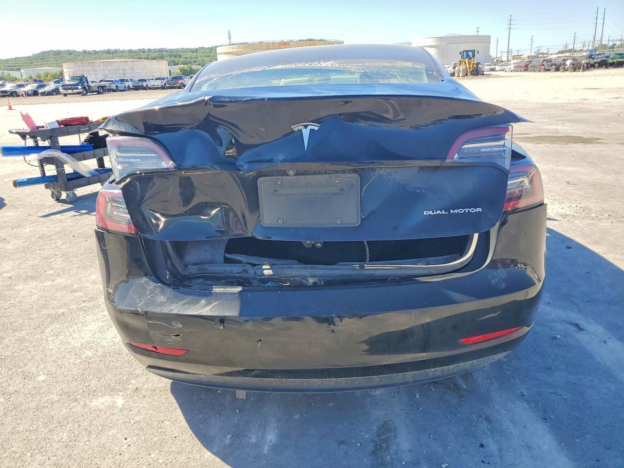 2022 Tesla Model 3 - Фото 6