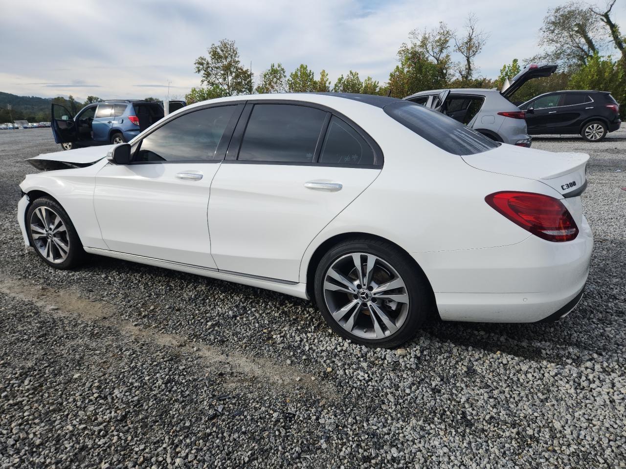 2017 Mercedes-Benz C 300 4Matic - Фото 2