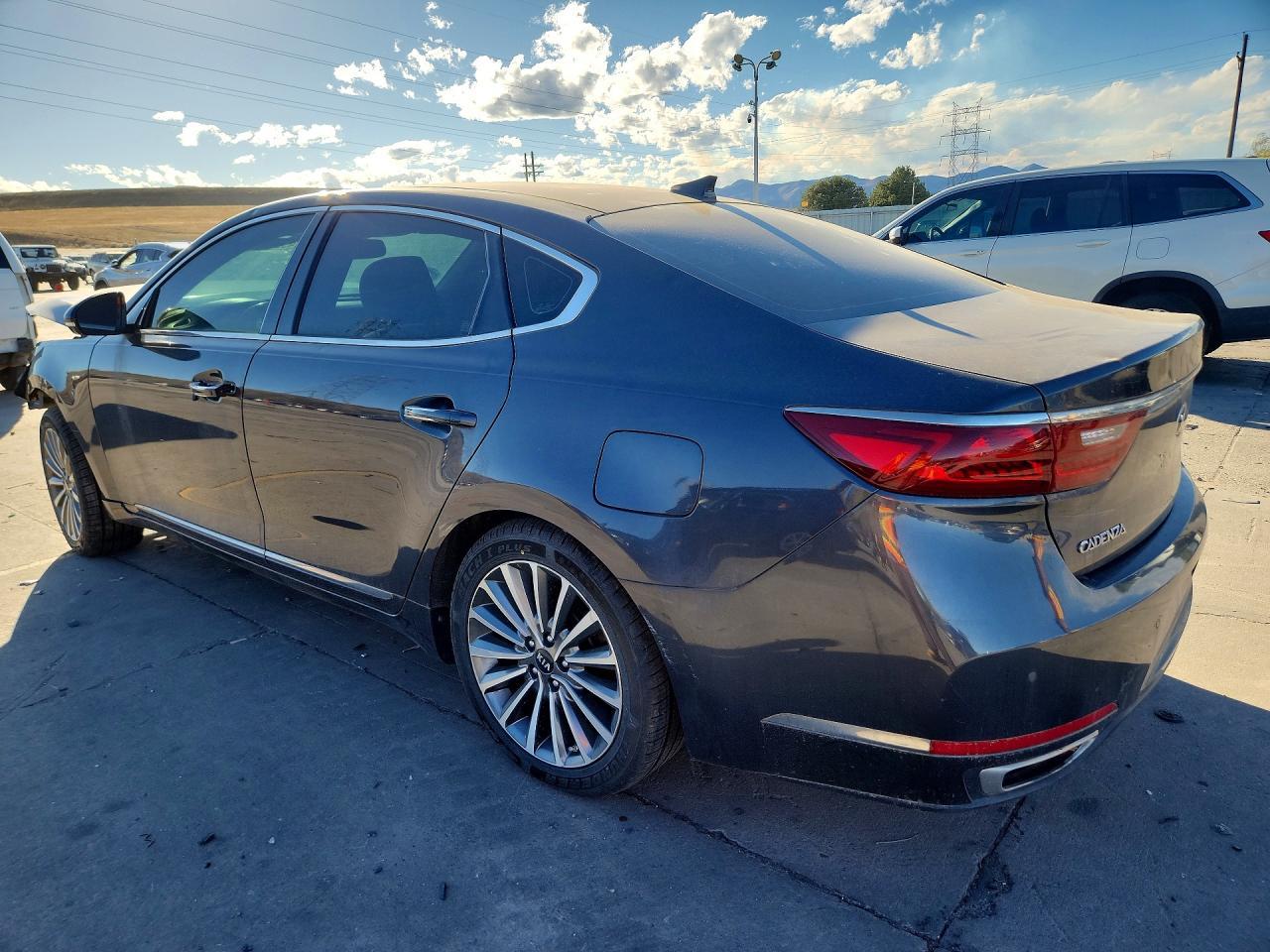 2018 Kia Cadenza Premium - Фото 2