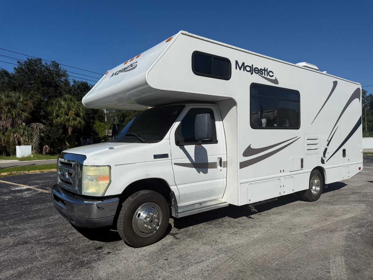2014 Thor Motor Coach Majestic 23A - Фото 2