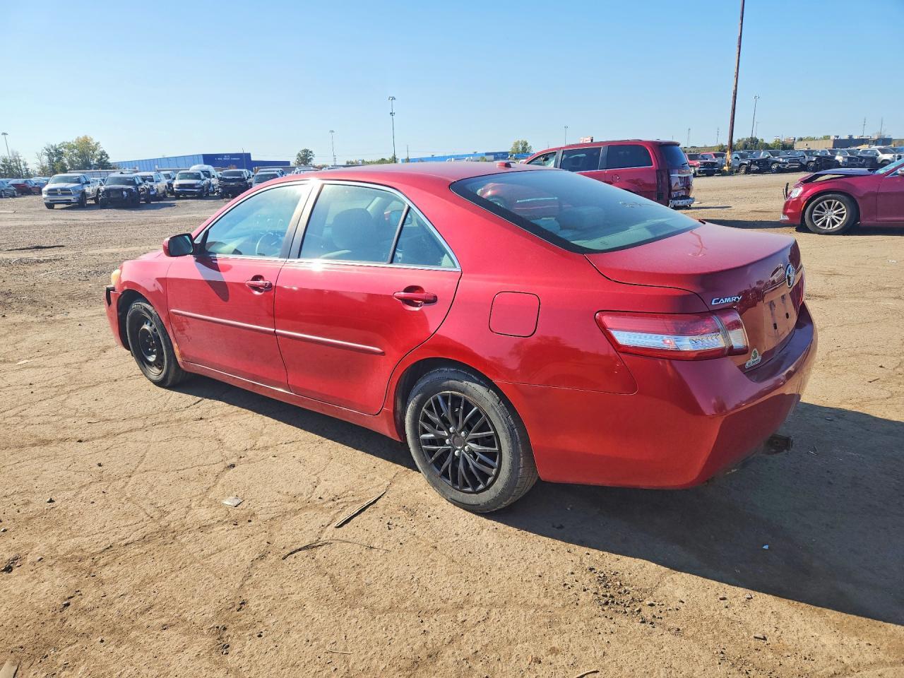2011 Toyota Camry Le - Фото 2