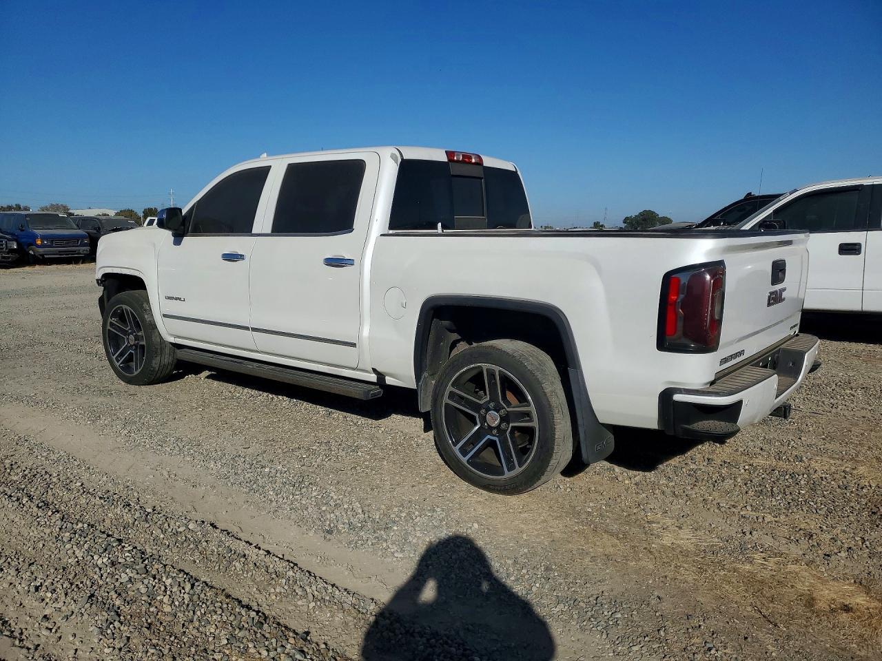 2016 GMC Sierra K1500 Denali - Image 2
