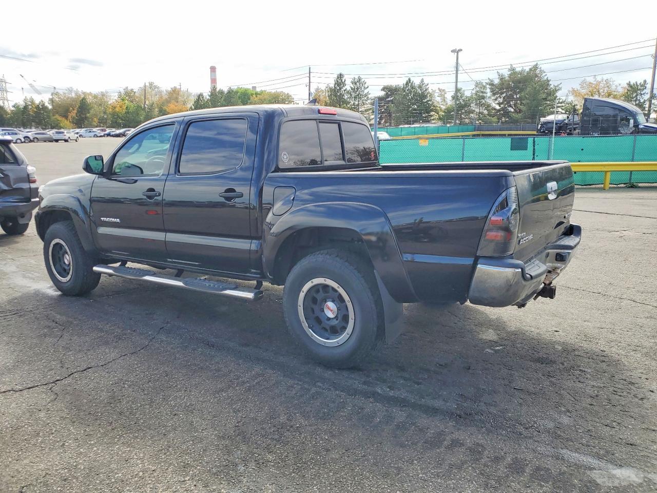 2014 Toyota Tacoma V6 - Image 2