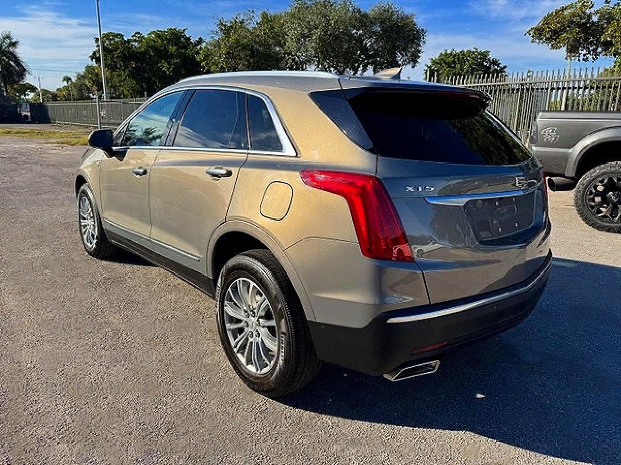 2019 Cadillac Xt5 Luxury - Image 2