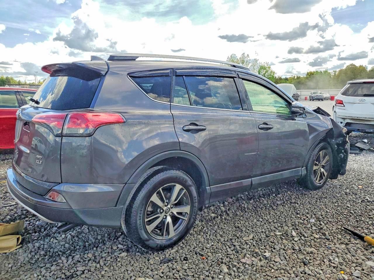 2018 Toyota Rav4 Xle - Фото 3