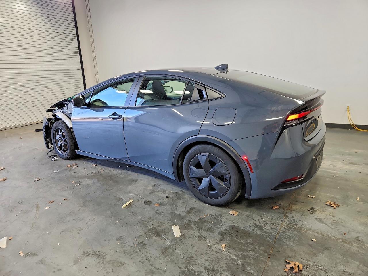 2025 Toyota Prius Le - Фото 2