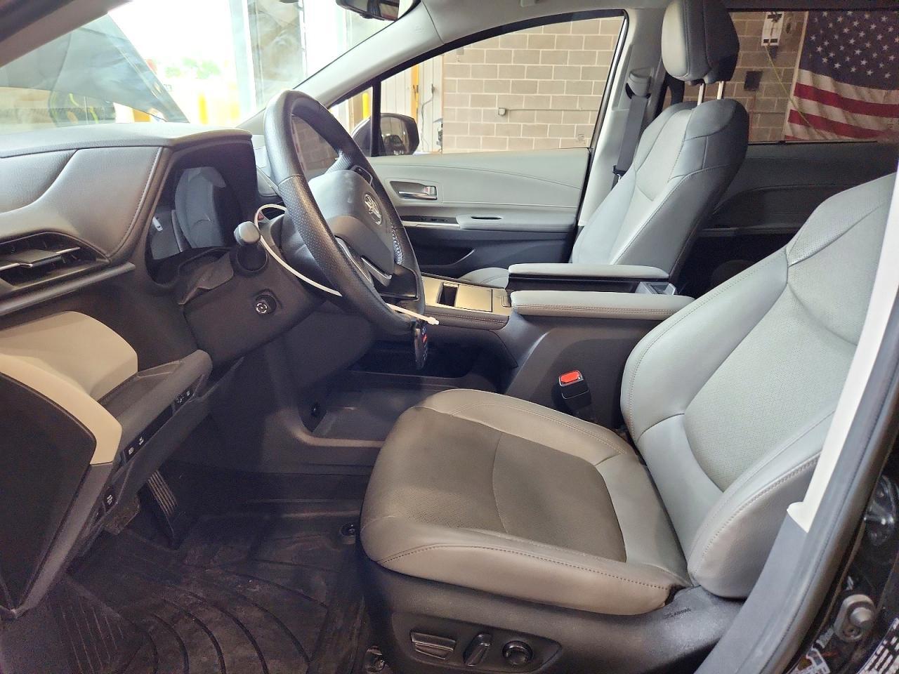 2024 Toyota Sienna Limited 7-Passenger - Image 7