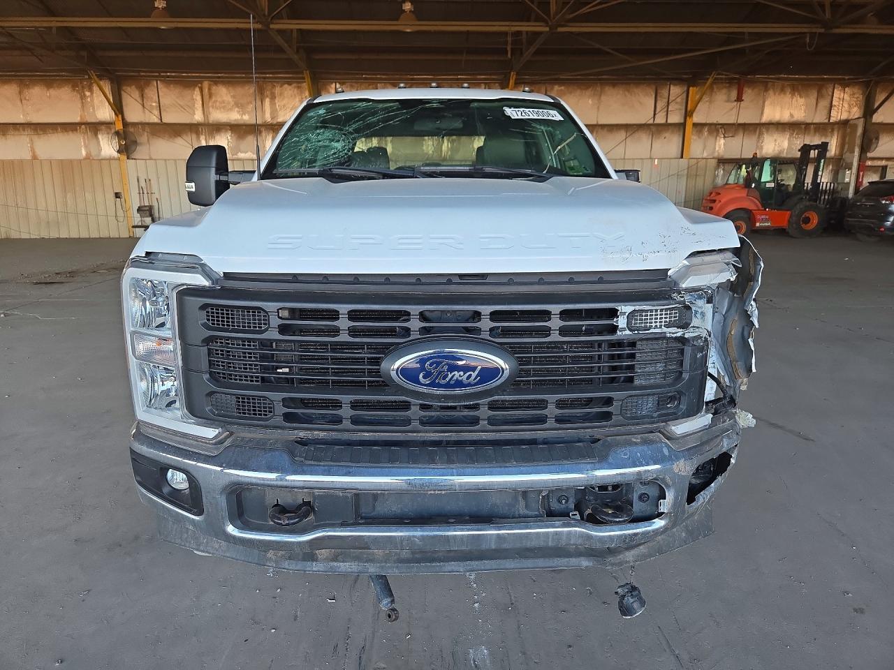 2023 Ford F250 Super Duty - Фото 5
