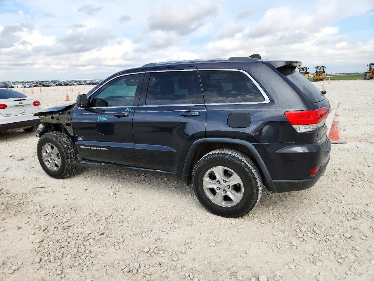 2014 Jeep Grand Cherokee Laredo - Image 2