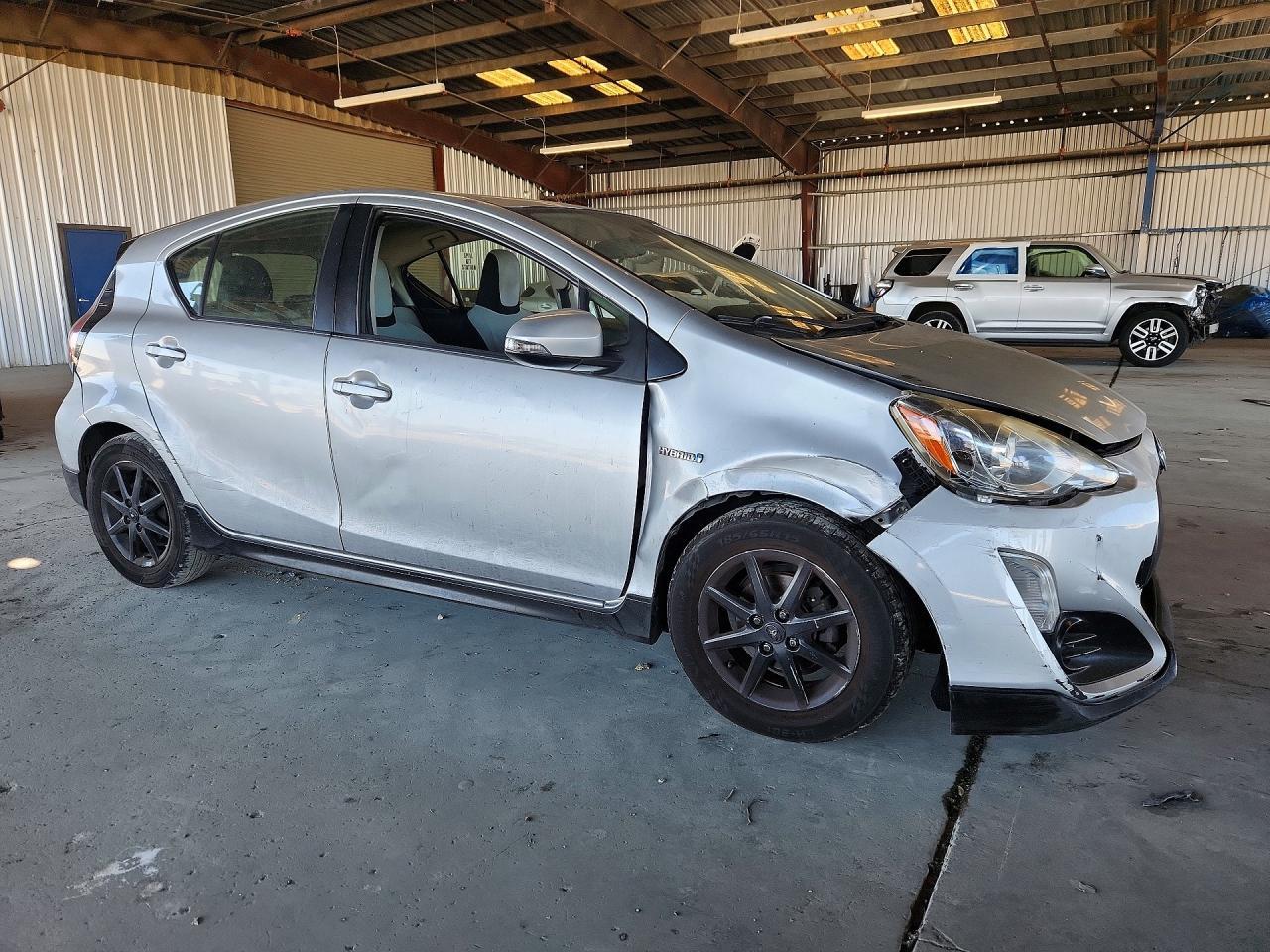 2017 Toyota Prius C One - Image 4