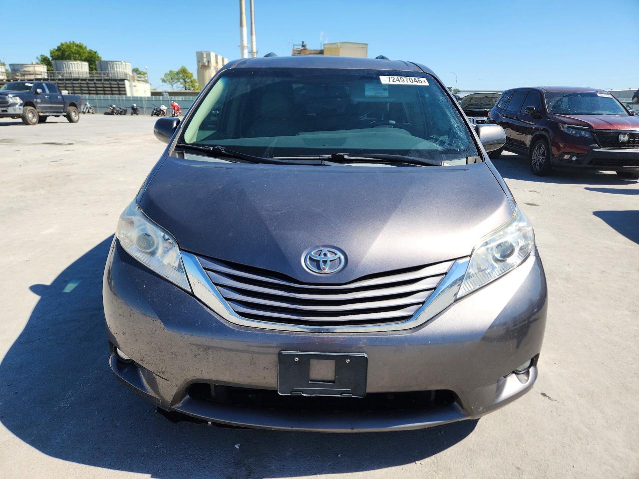 2015 Toyota Sienna Xle 8-Passenger - Фото 5