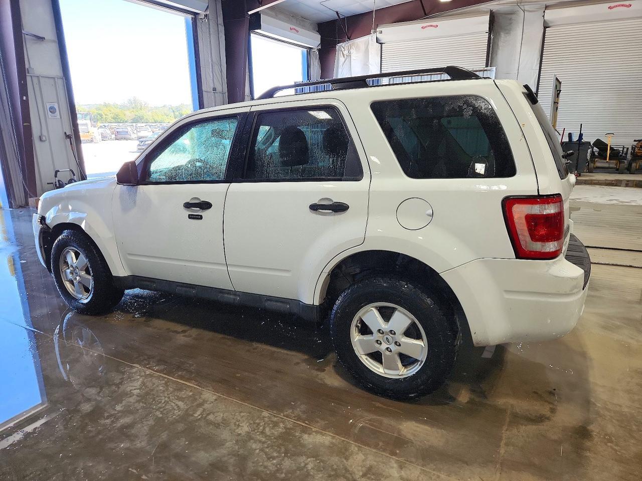2011 Ford Escape Xlt - Image 2