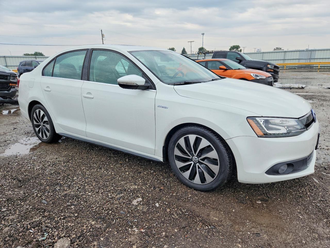 2013 Volkswagen Jetta Hybrid - Image 4