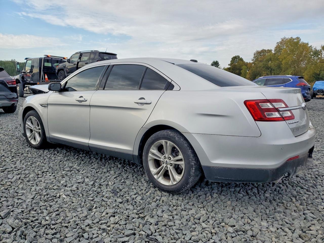 2016 Ford Taurus Sel - Фото 2