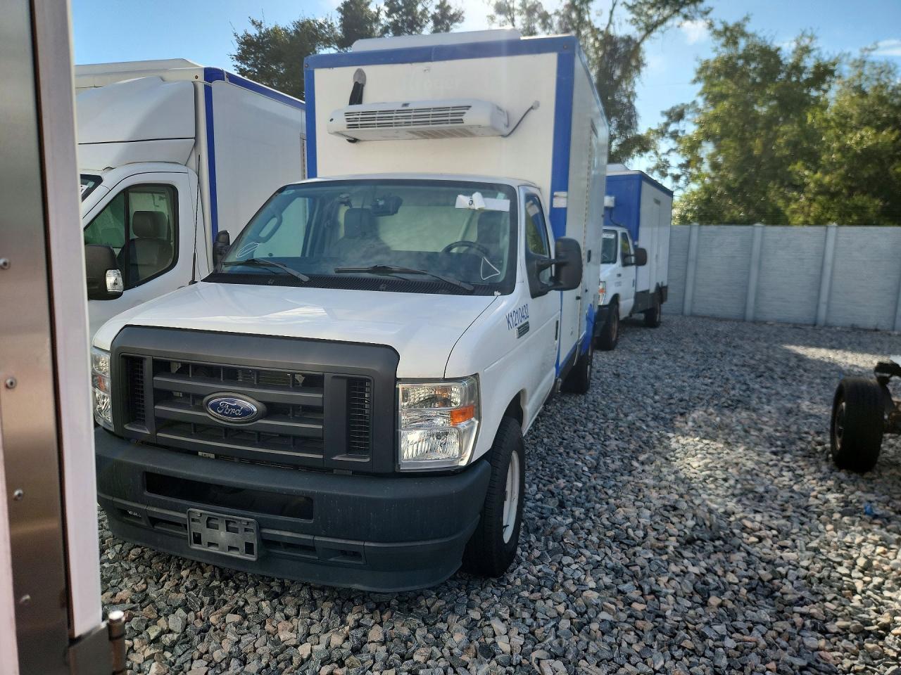 2023 Ford E350 - Refrigerated Box Truck - Фото 5