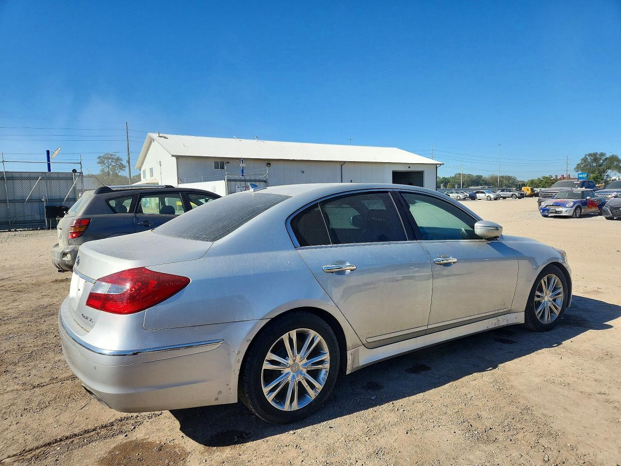2012 Hyundai Genesis 3.8L - Фото 3