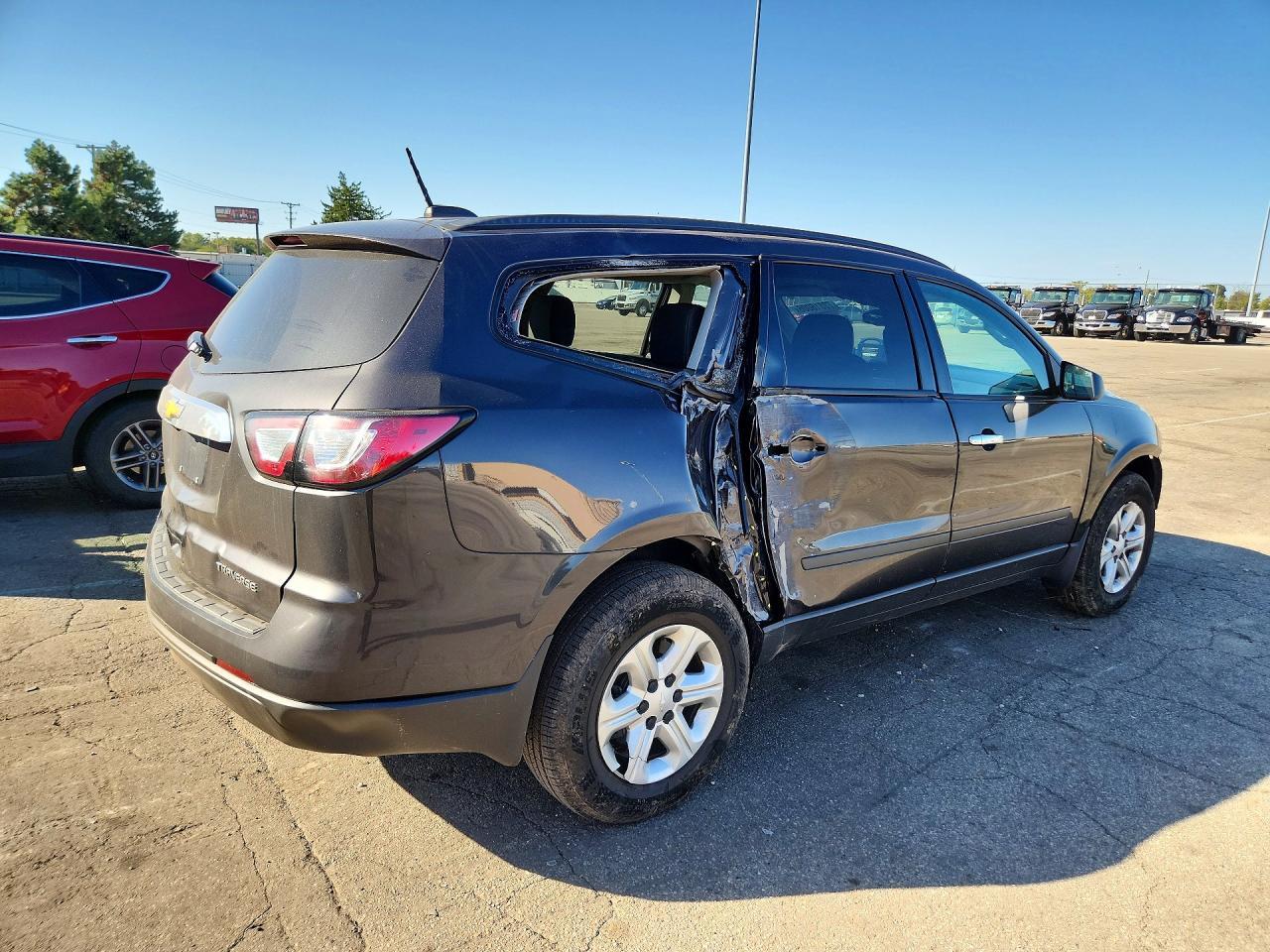 2016 Chevrolet Traverse Ls - Image 3