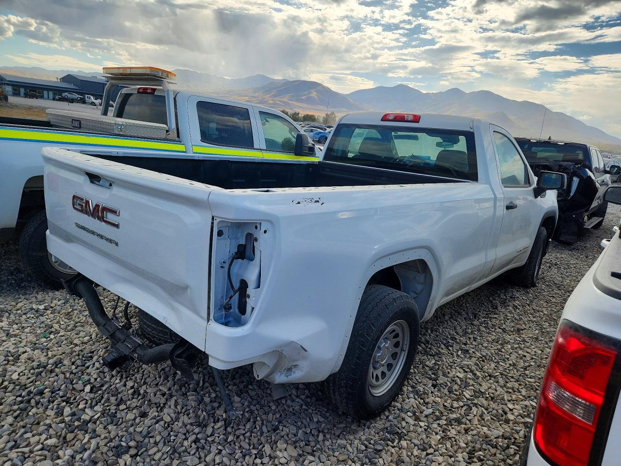 2023 GMC Sierra K1500 - Image 3