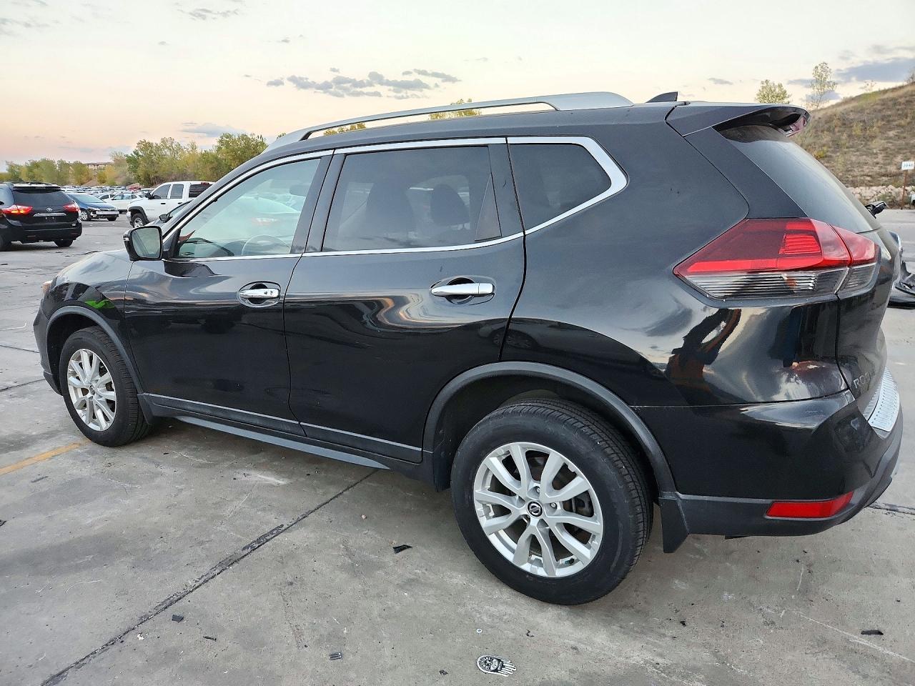 2018 Nissan Rogue Sv - Image 2