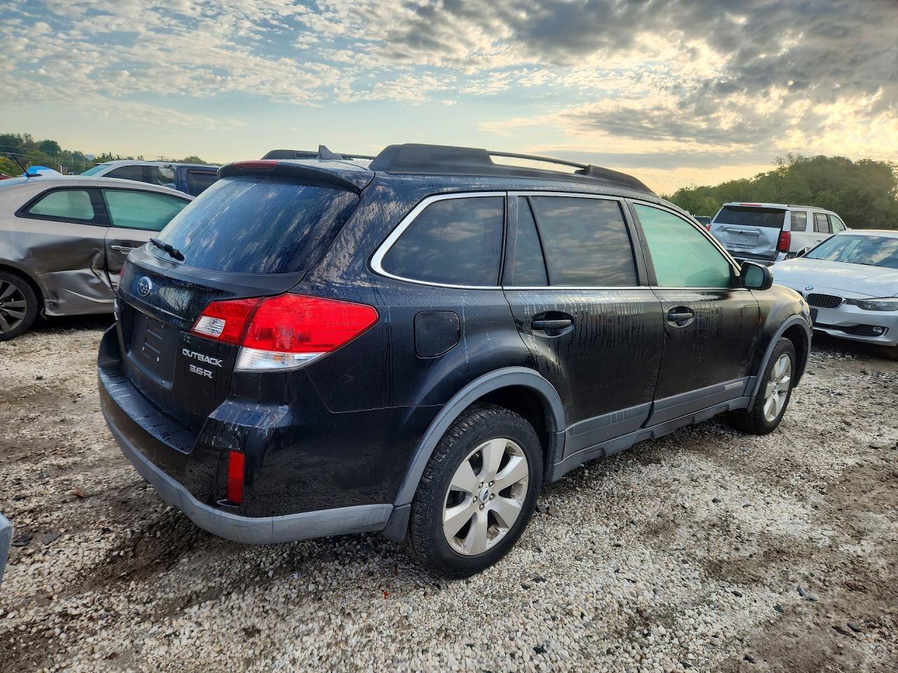 2012 Subaru Outback 3.6R Limited - Фото 3