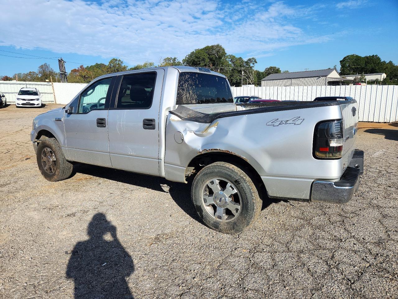 2006 Ford F150 Supercrew - Image 2