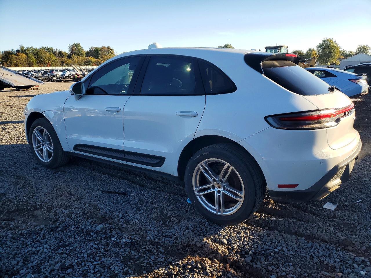 2023 Porsche Macan Base - Image 2