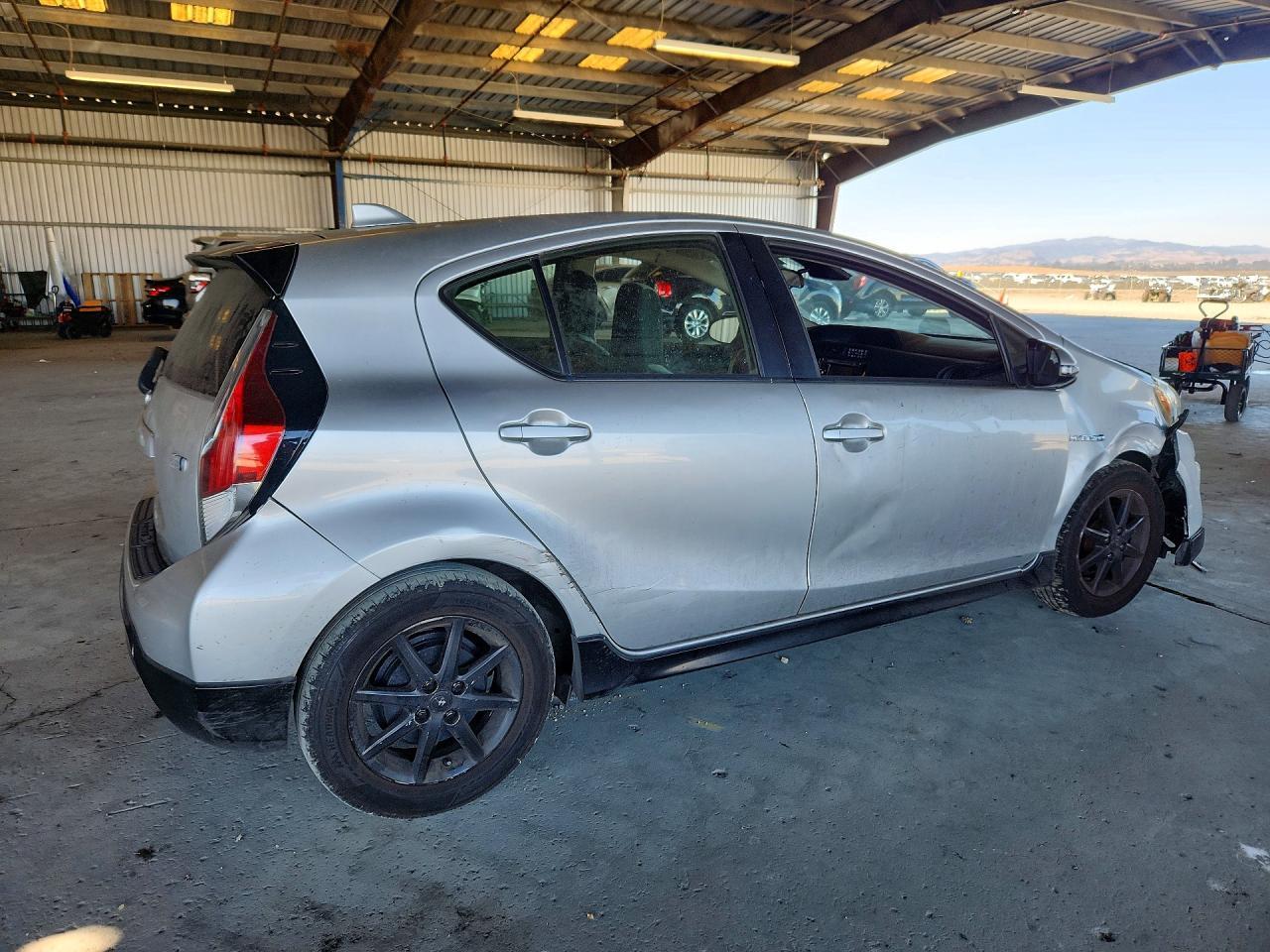 2017 Toyota Prius C One - Image 3