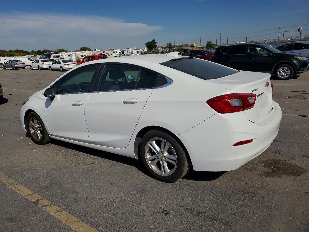 2018 Chevrolet Cruze Lt - Фото 2