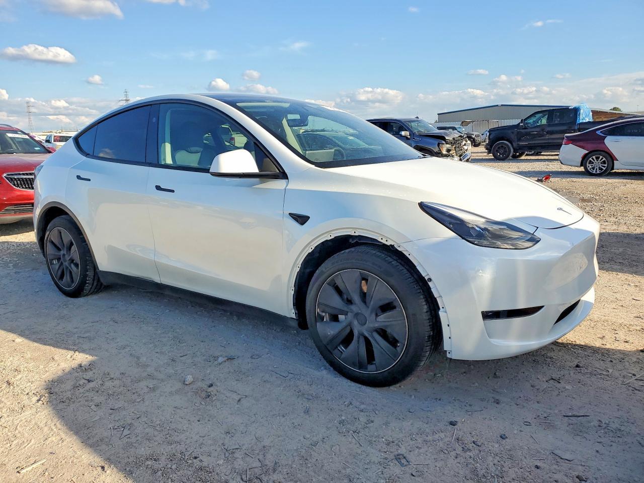 2025 Tesla Model Y - Фото 4