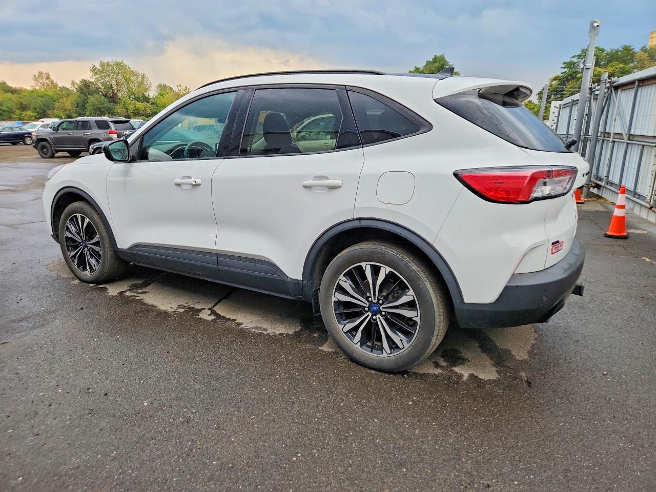 2022 Ford Escape Sel - Фото 2