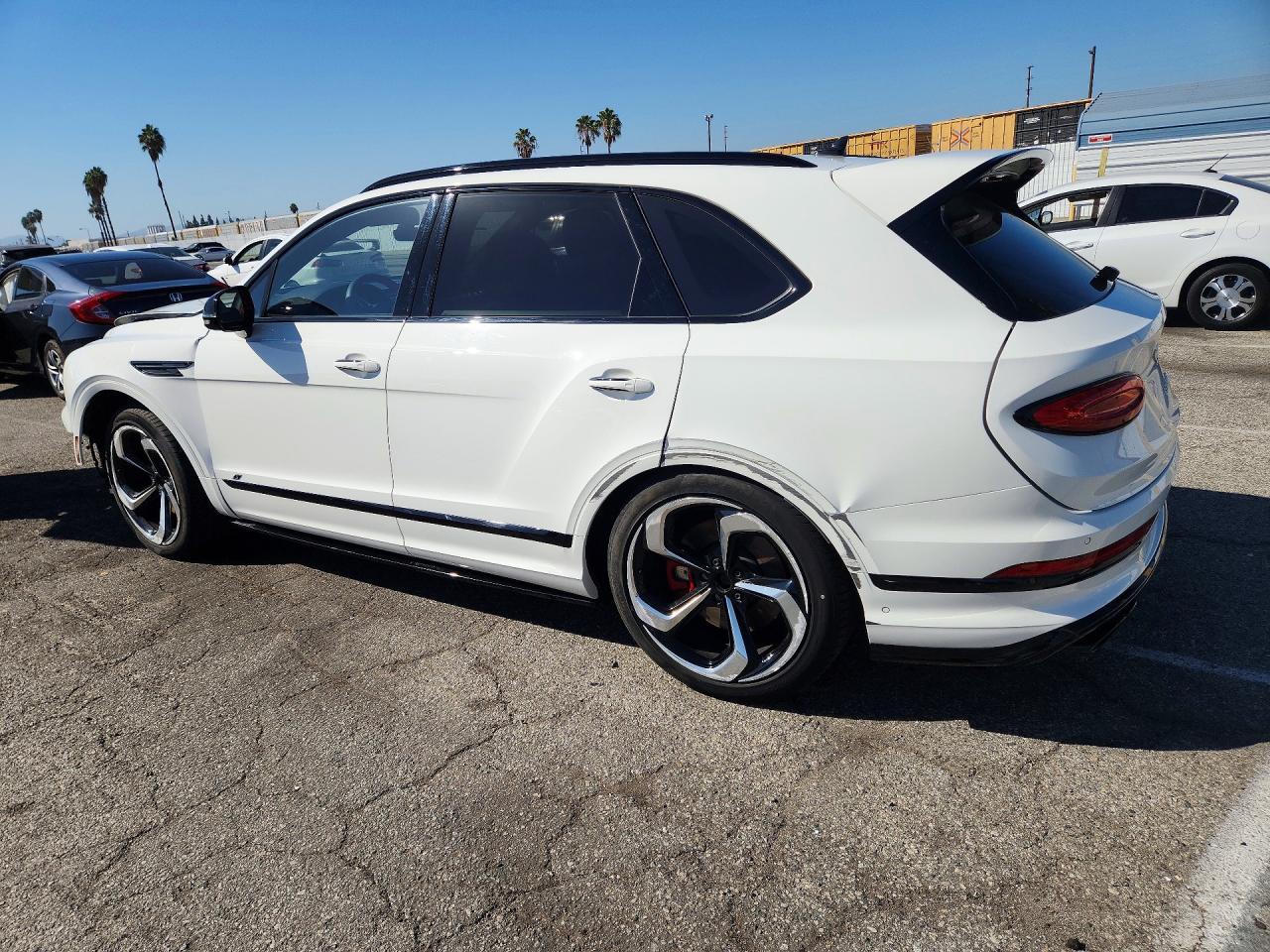 2023 Bentley Bentayga - Фото 2