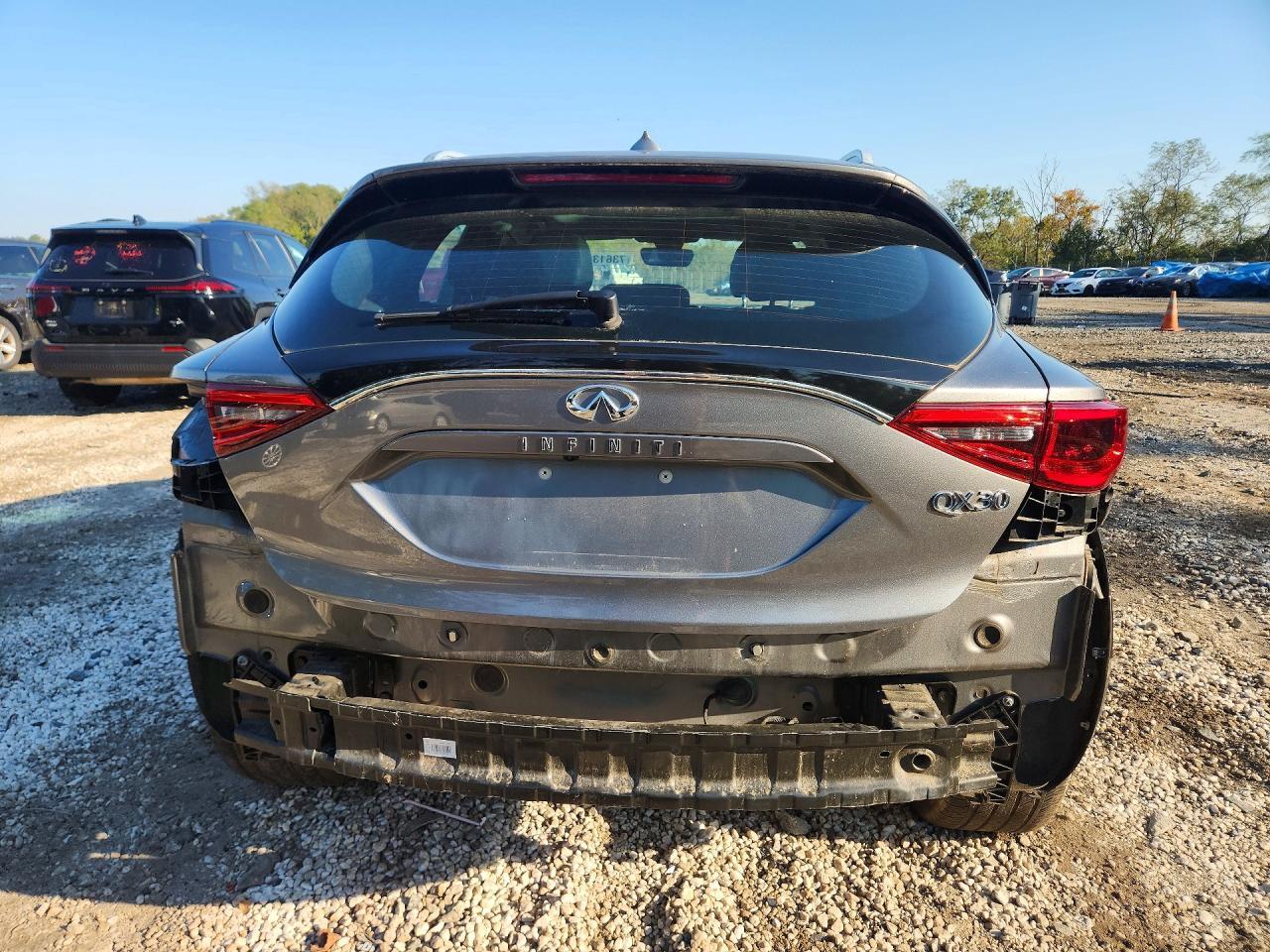 2018 Infiniti Qx30 Essential - Image 6