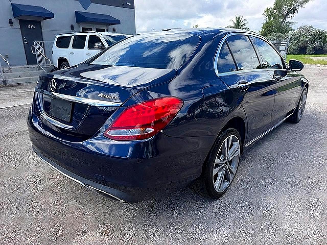 2018 Mercedes-Benz C 300 4Matic - Фото 3